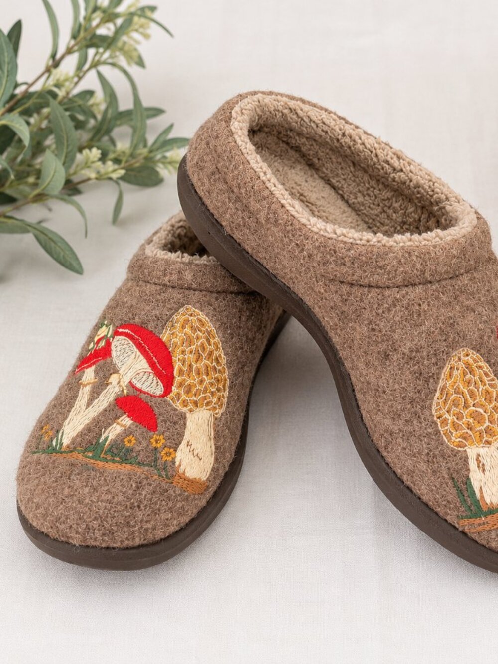 L.L.Bean Women’s Mushroom Embroidered Fleece Lined Slippers Brown Size 7